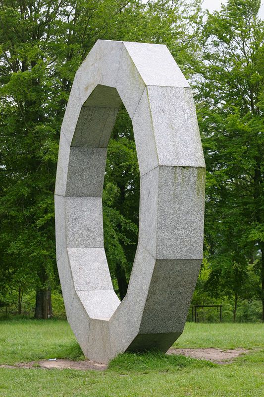 Ring monument